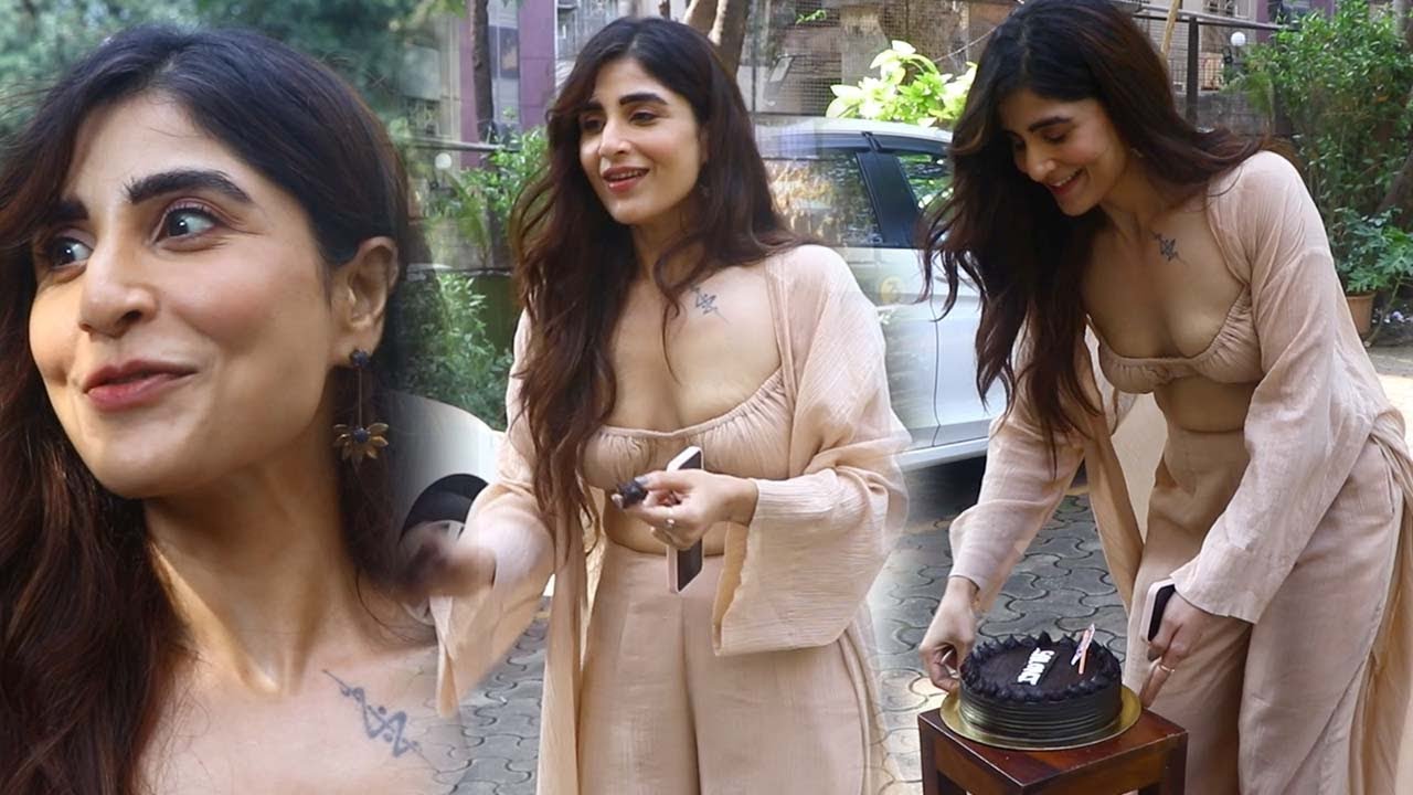 Saloni Batra looks very gorgeous, celebrates her birthday with Media Persons Outside her Residence