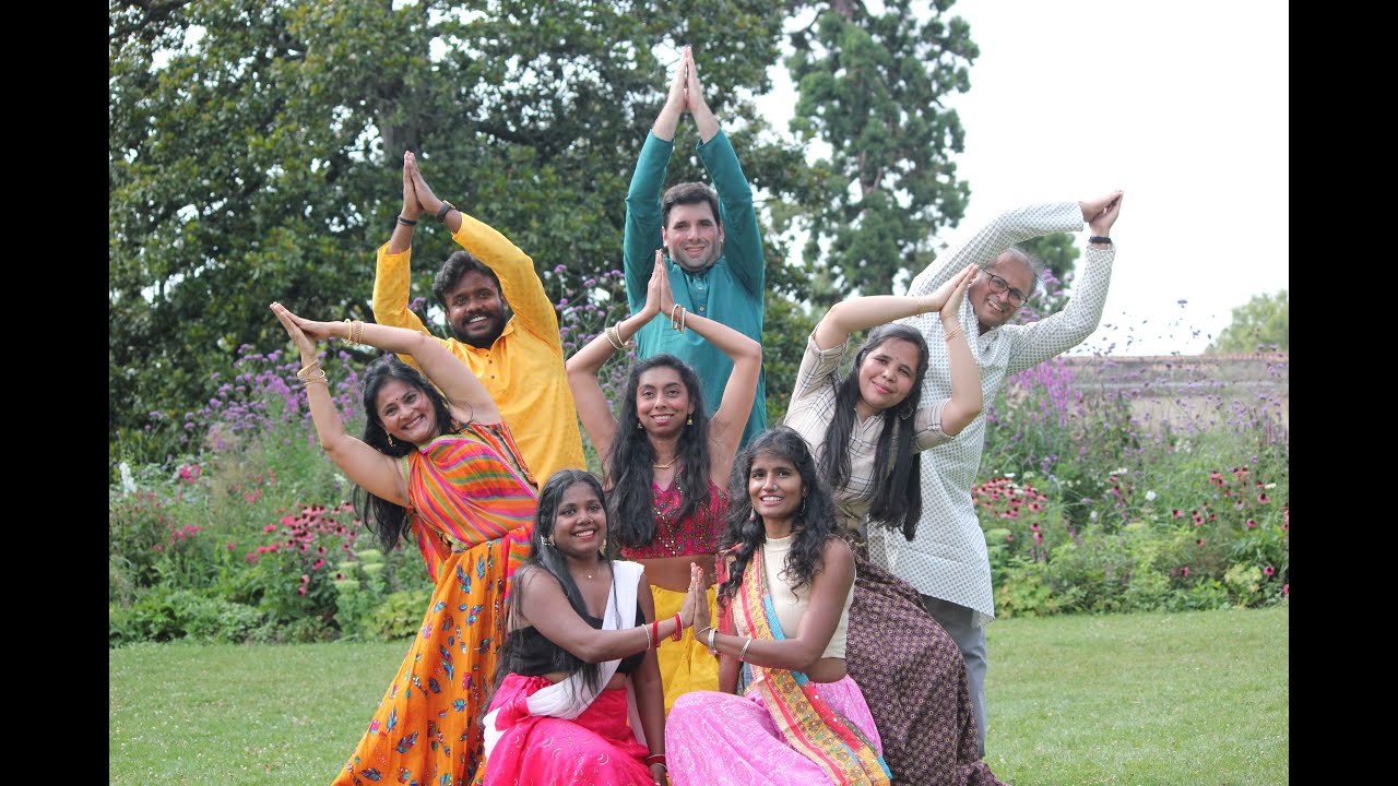 A taste of India in Bordeaux, France! (RANGMANCH BDX Bollywood Mix Flashmob)