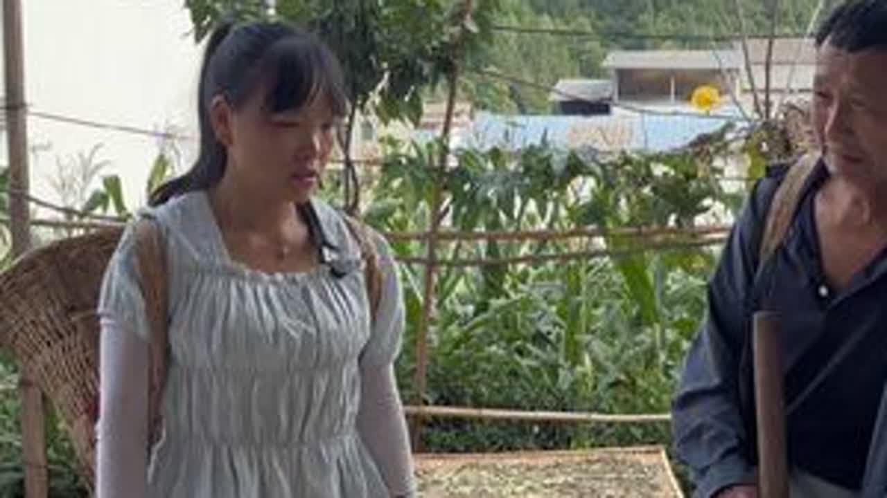 爸爸还有一点洋芋没有挖完我下来帮她挖挖完了，然后上去给我兄弟妹娘家挖洋芋#纪录美好生活