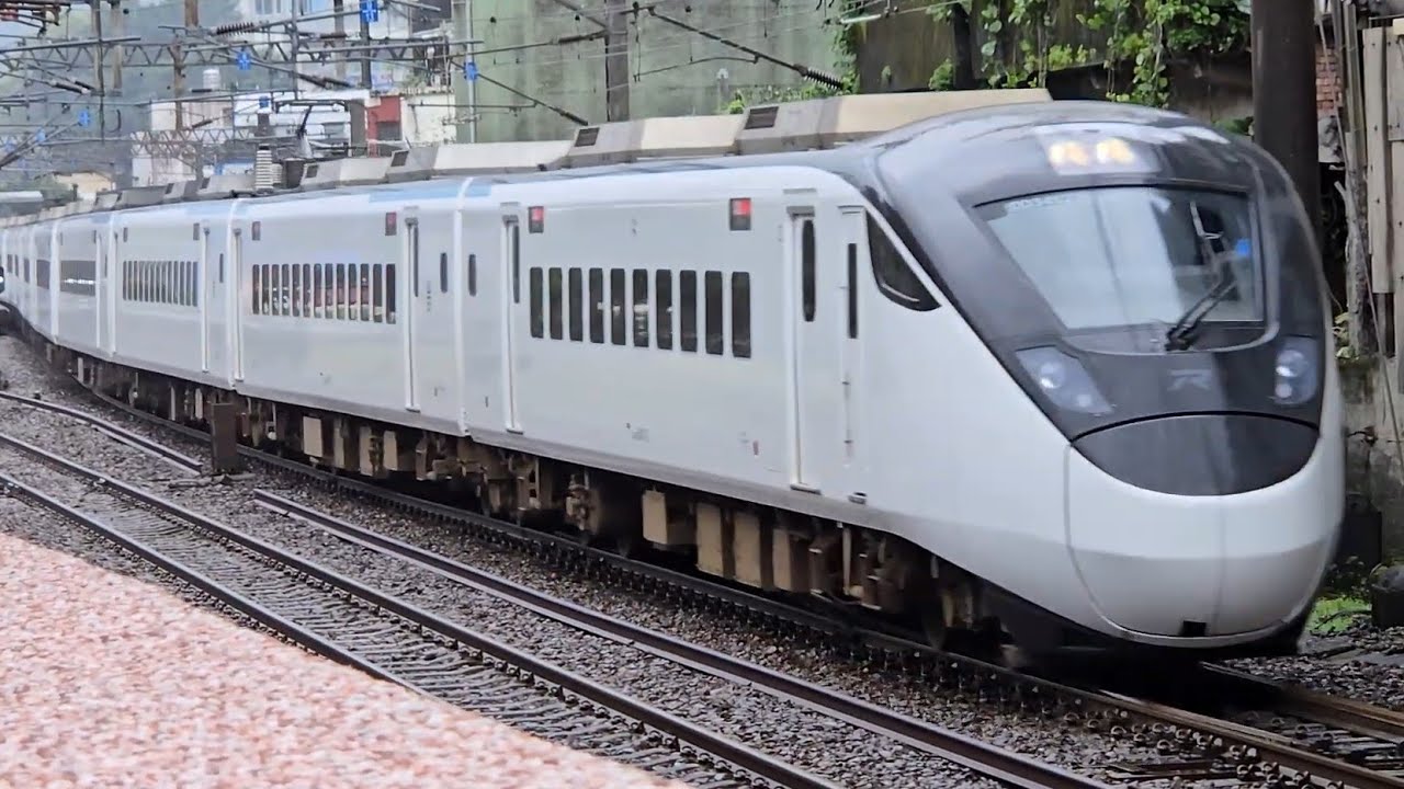 410次樹林發車經由花東線開往台東的東部半直達EMU3000型十二輛編組EMU3041皮蛋豆腐騰雲號藍色帶新城際自強號列車