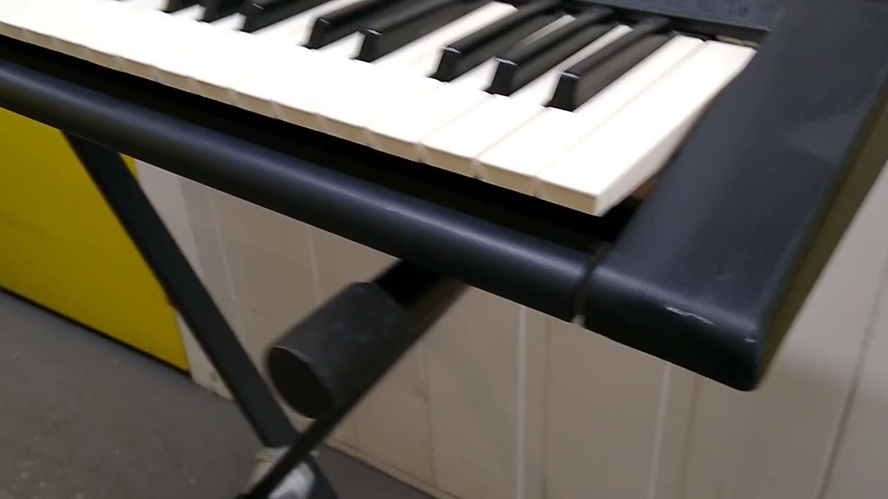 Yamaha YPT-210 keyboard and stand stock number 22154