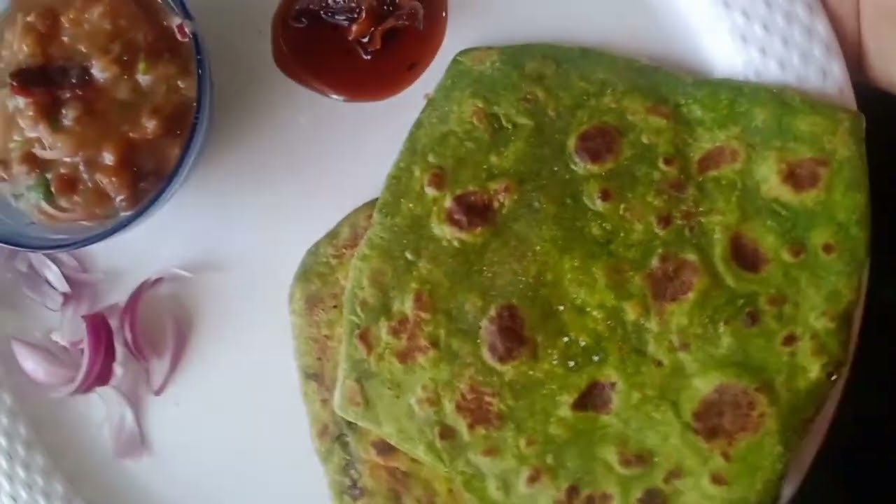 #recipe# palak paneer paratha aur sath me kale chane aur tamatar ki khatti mithi chatni 