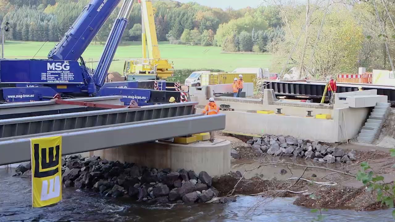 Wiederaufbau der Eifelstrecke: Neue Eisenbahnbrücke eingehoben