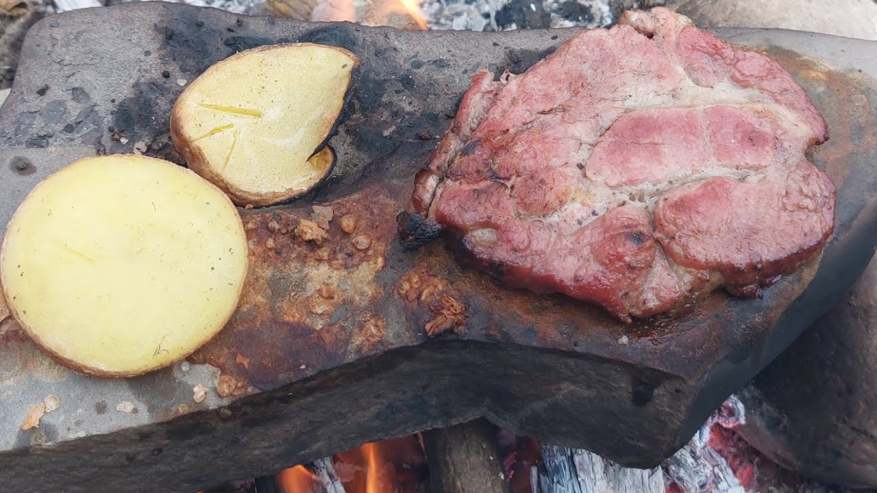 Ceafă de porc pe piatră