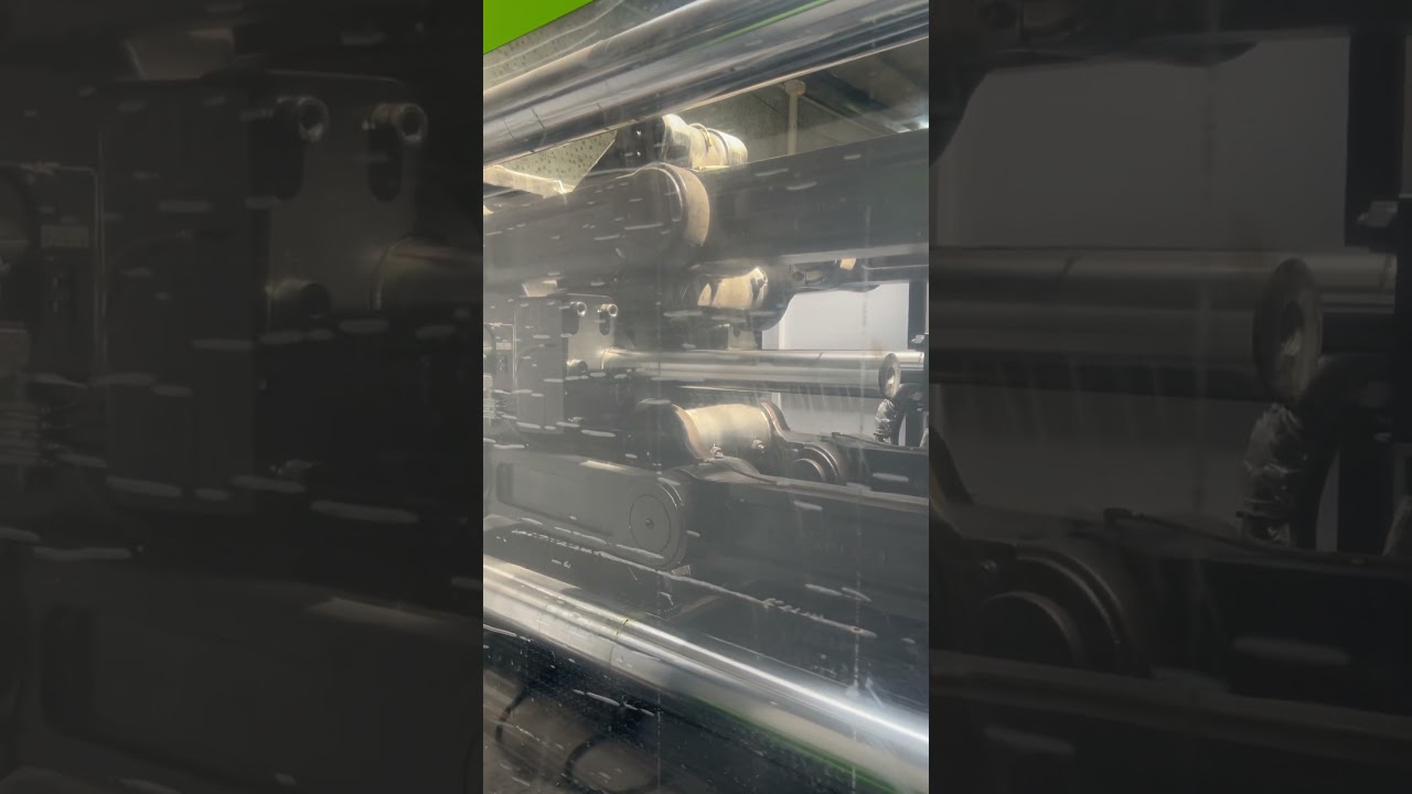 Izumi 680 tons servo injection molding machine for oil drums Chairs with large mold opening stroke