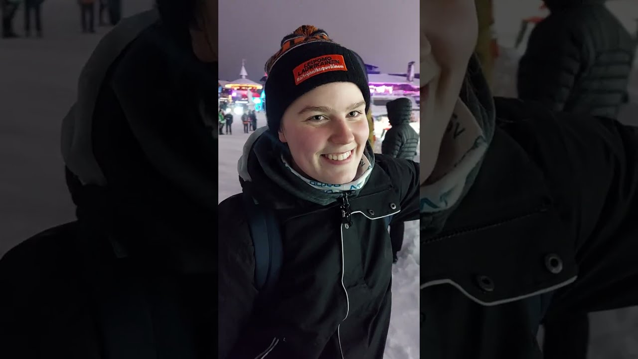 Lentopallon suomenmestari Jenna Mustonen katsomassa Rukalla pipolätkää.