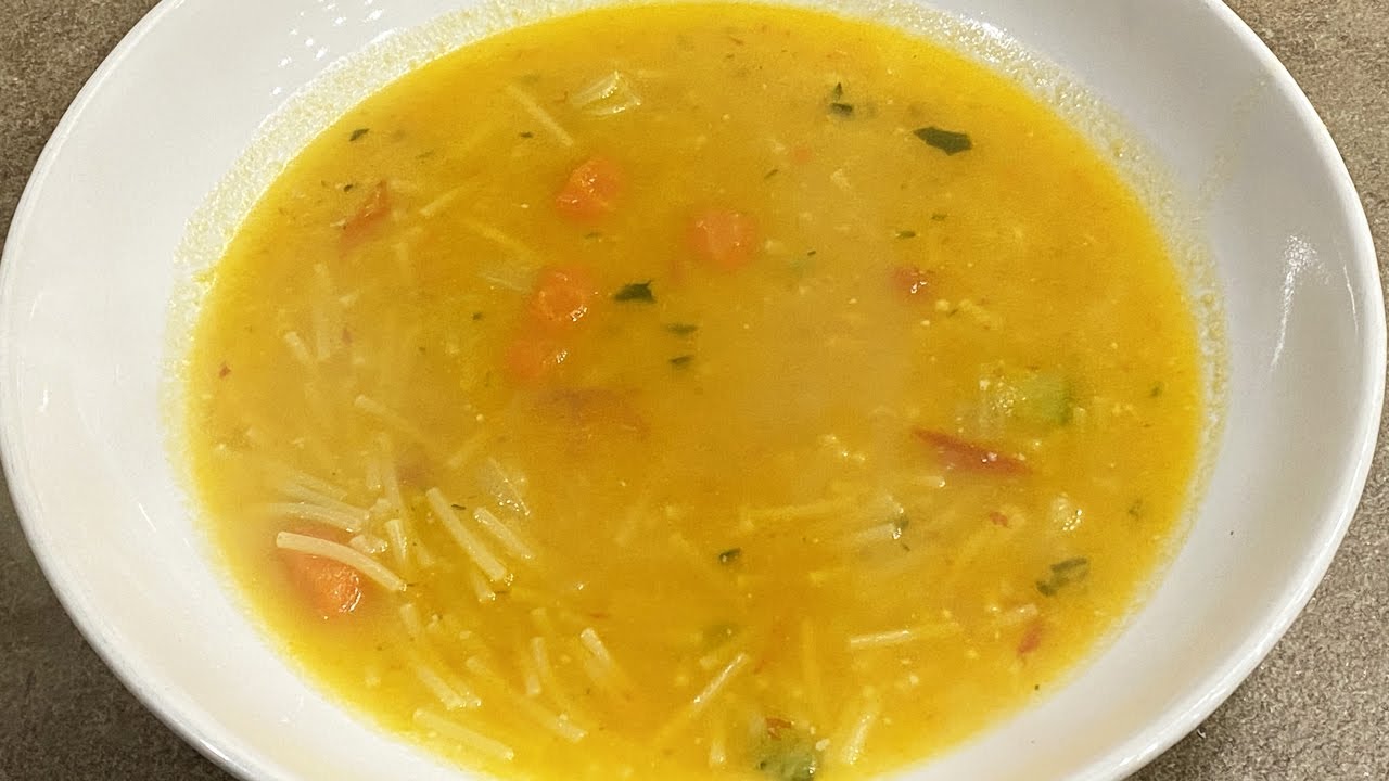 BRODO VEGETALE CALDO CALDO CON PASTINA