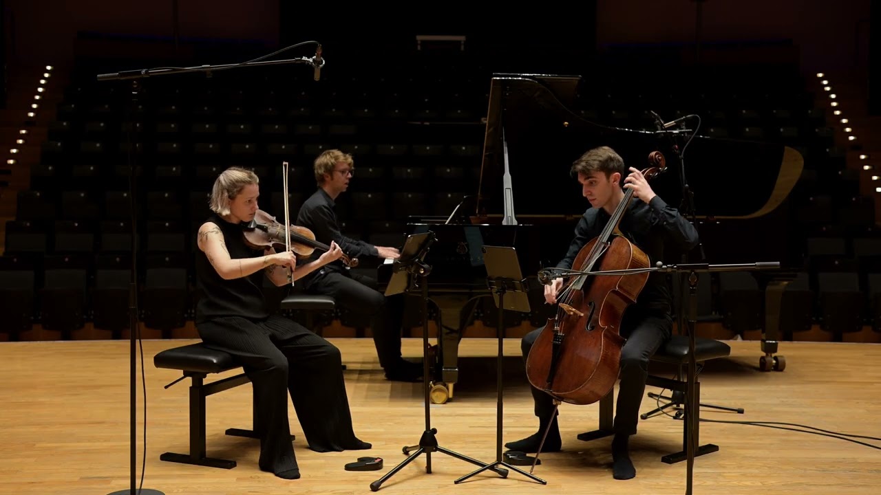 Sarah Nemtsov [love] - trio marcel