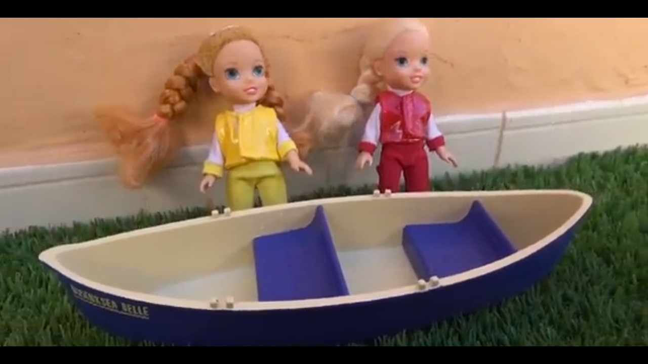 Elsa and Anna toddlers go on a mission