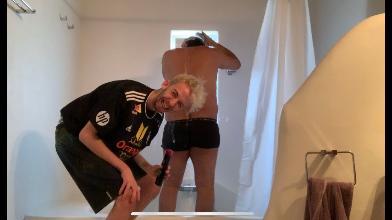JE PRANK THEKAIRI AVEC DU SHAMPOING