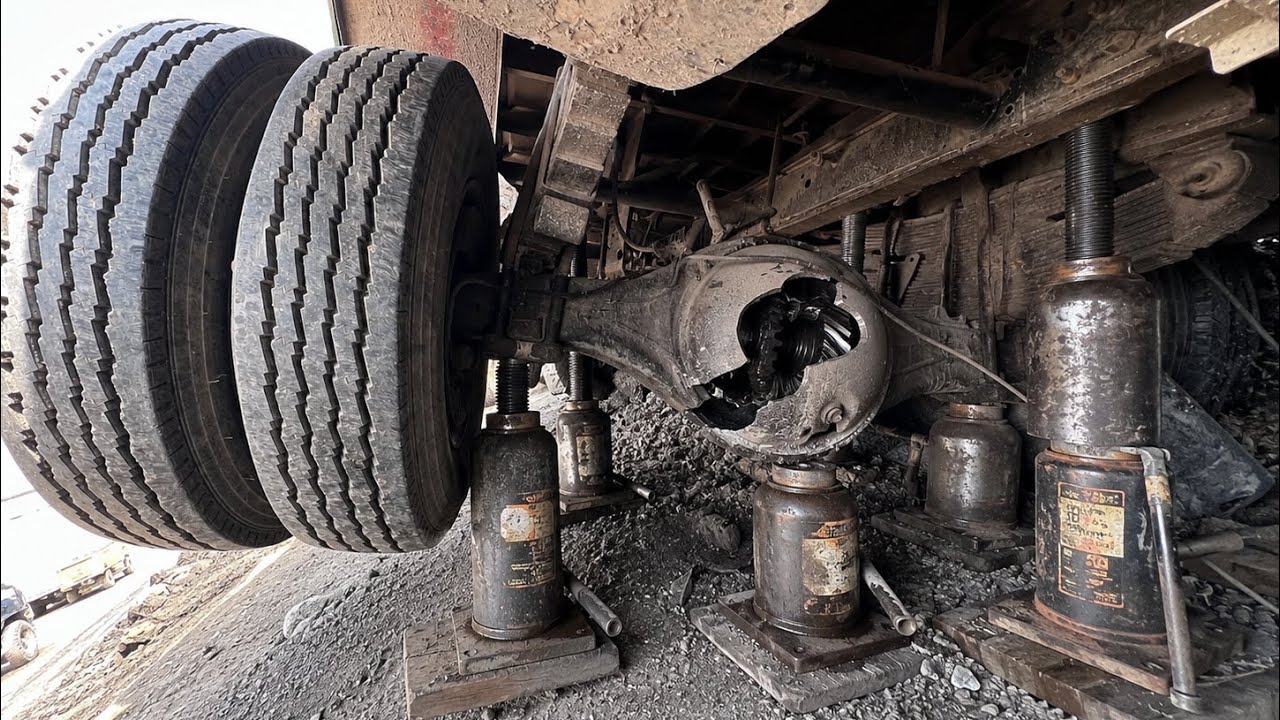Truck Collapsed on the Road! Cracked Axle and Hub Repaired Like New