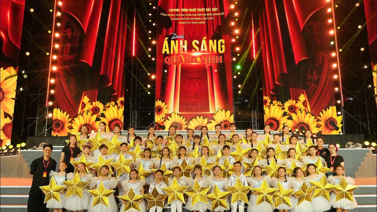 Em là mầm non của Đảng | Đội Nghệ thuật Nhà Thiếu nhi TP.HCM | Chương trình Dưới ánh sáng quang vinh