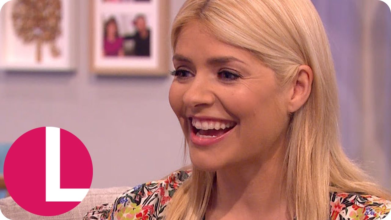 Who Is Holly and Fearne's Holiday Photobomber? | Lorraine