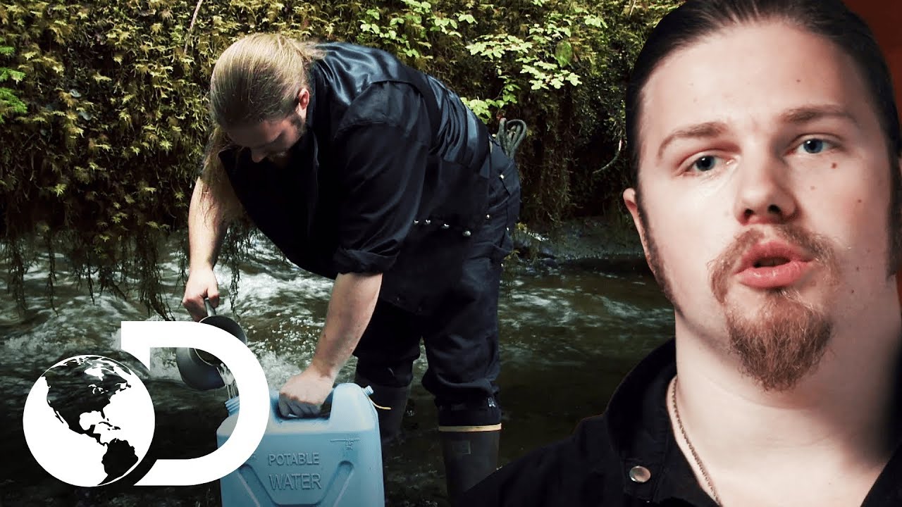 Noah trae agua potable a la casa | Alaska: Hombres primitivos | Discovery Latinoamérica