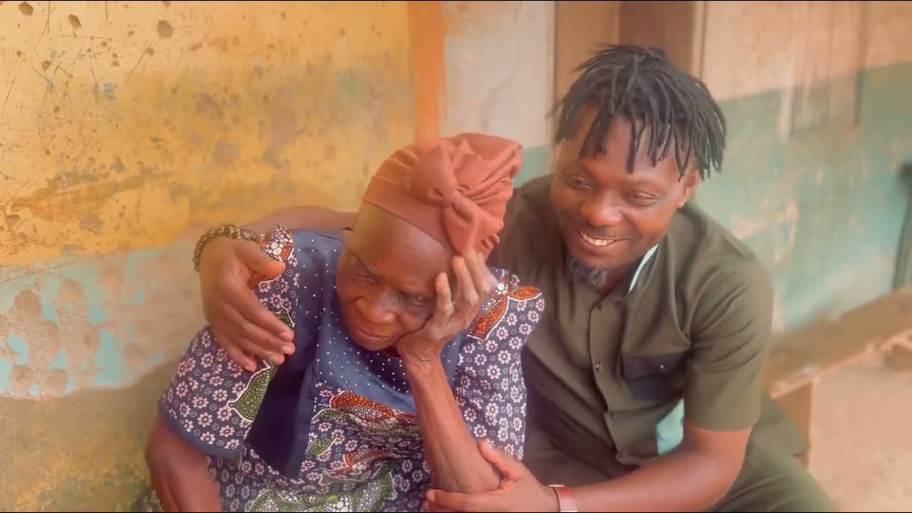 Kunle Afod visit veteran actress iya oyinadejobi 2 in oshogbo and took her out for lunch…