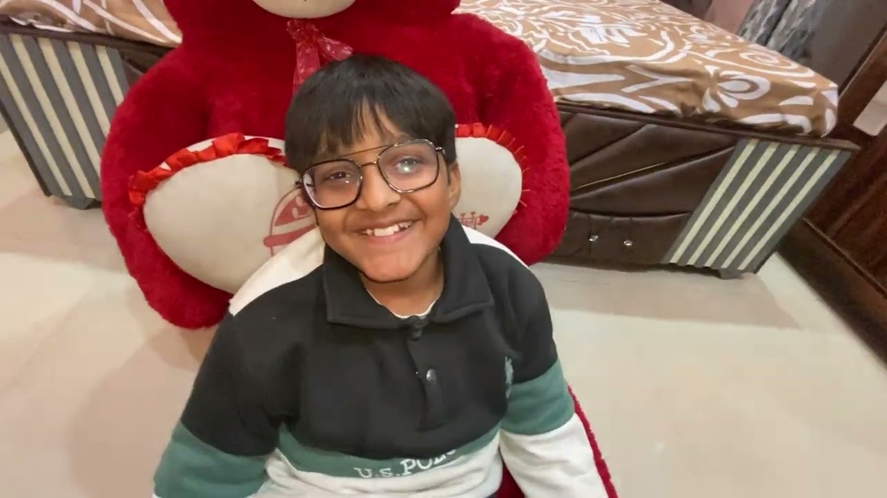 Day 12 Farhan ne hamare pith piche Teddy bear 🧸 day ki taiyari kar raha tha 🙄￼