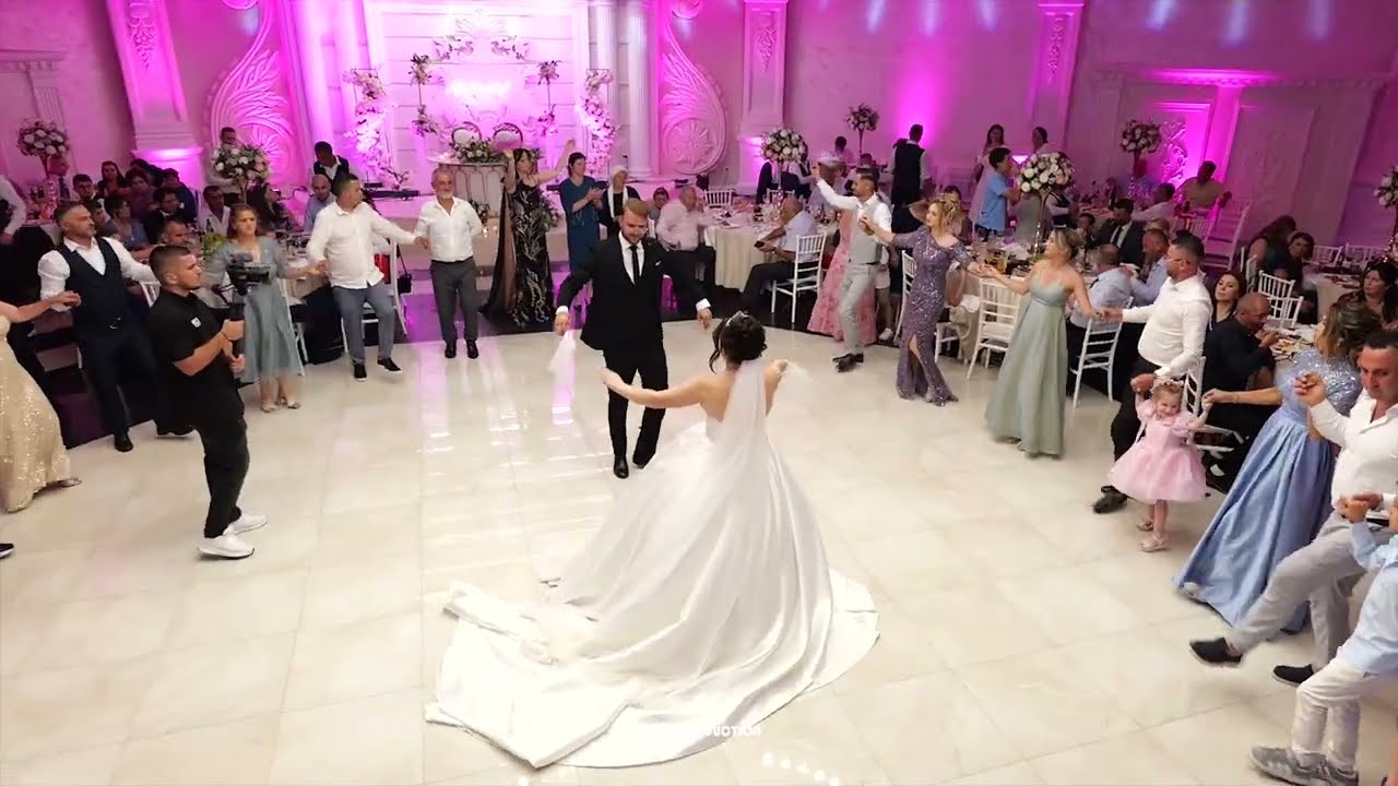 Tezet marrin vallen ne dasmen e nipit - Dasma Shqiptare