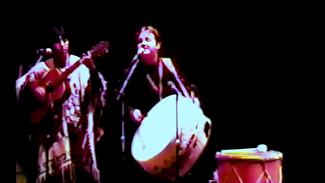 19) FORTALEZA - NIÑA DE LAS TRENZAS NEGRAS (Ulises y Gonzalo Hermosa) Strand Theatre 1986. AI mono.