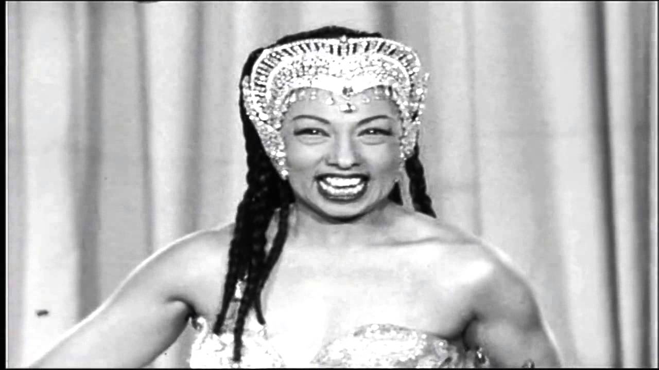 Josephine Baker medley:  Voila Paris  1955 ...