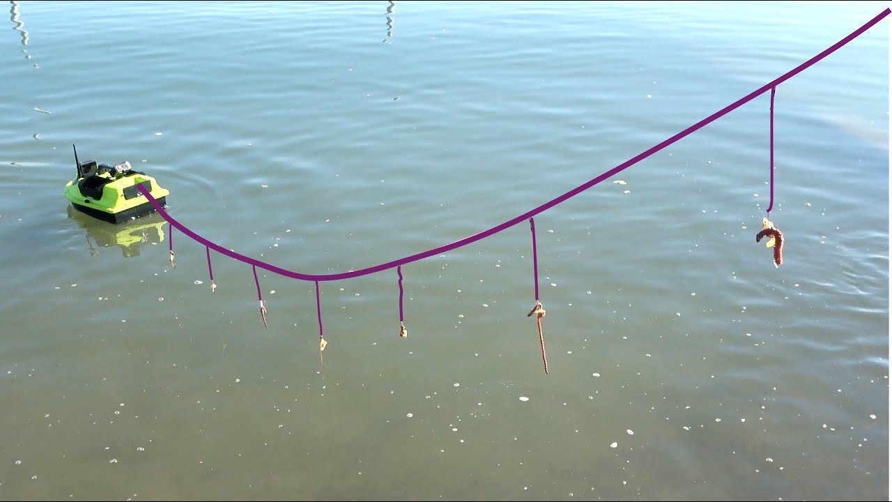 ラジコンボートで大量の釣り針を仕掛けてレア魚を狙う