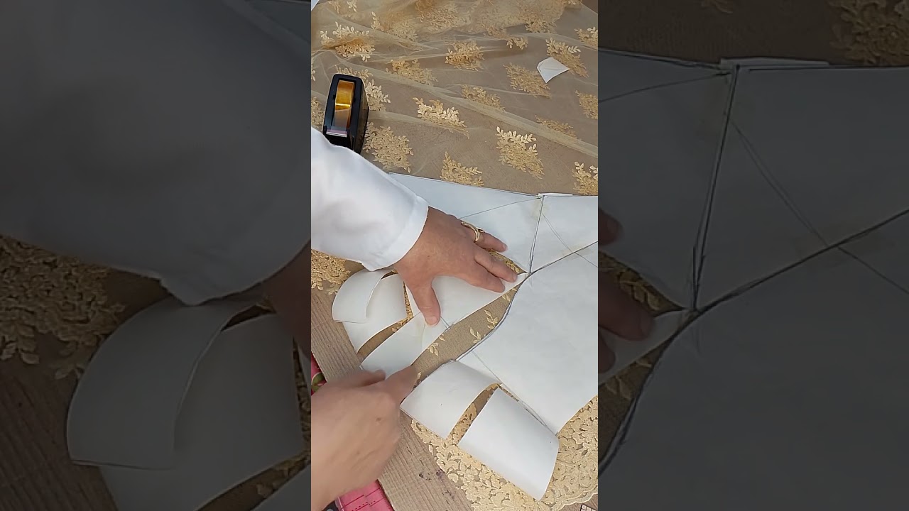 Coupe d'une veste légère évasée en gardant la bordure intacte de la dentelle 