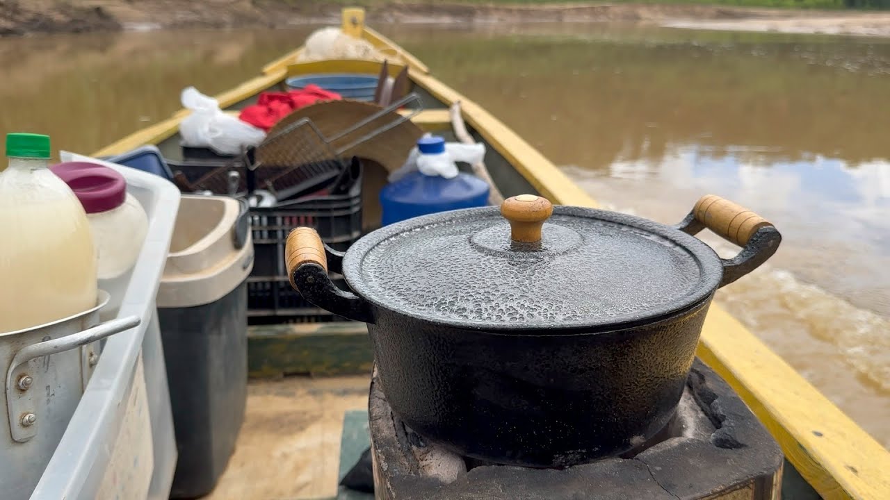 COZINHEI DENTRO DO BARCO EM MOVIMENTO, MUITA CHUVA NO ACAMPAMENTO E PEIXE FRITO.