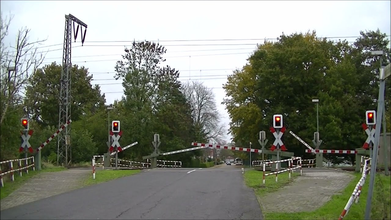 Bahnübergang Moormerland // German Railroad crossing // Duitse Spoorwegovergang