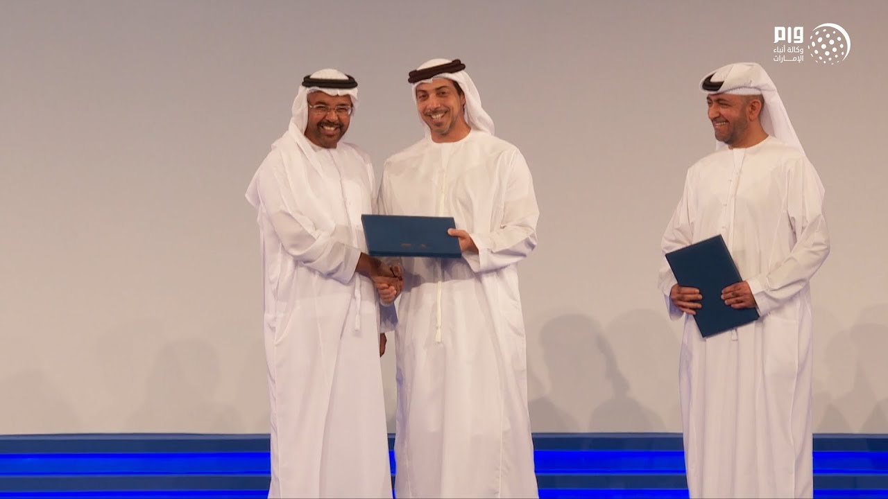 منصور بن زايد يشهد تخريج 90 طالبًا وطالبة من خريجي مكتب البعثات الدراسية