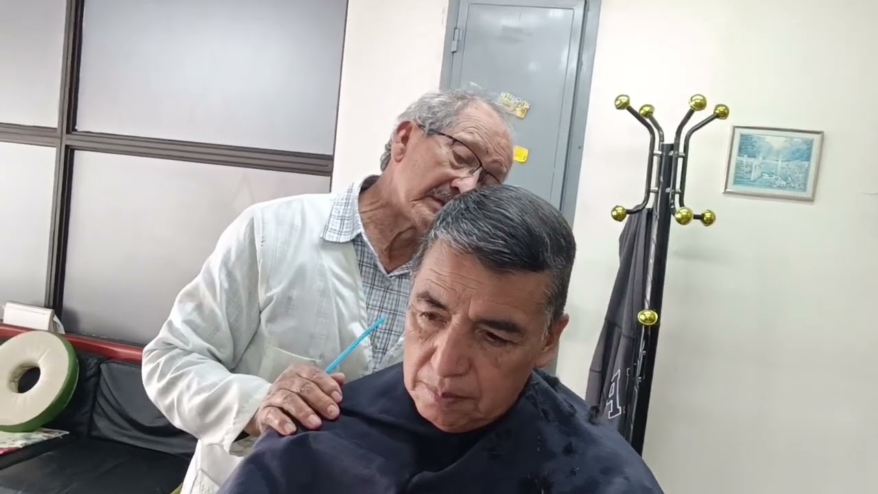 CAMBIANDO DE LOOK...... PERO NO DE MAESTRO PELUQUERO