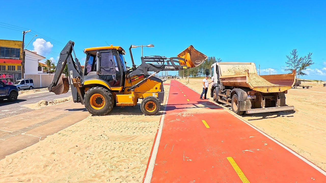 ILHA COMPRIDA: PREFEITURA REALIZA OPERA&Ccedil;&Atilde;O DE LIMPEZA DA AREIA DA ORLA!