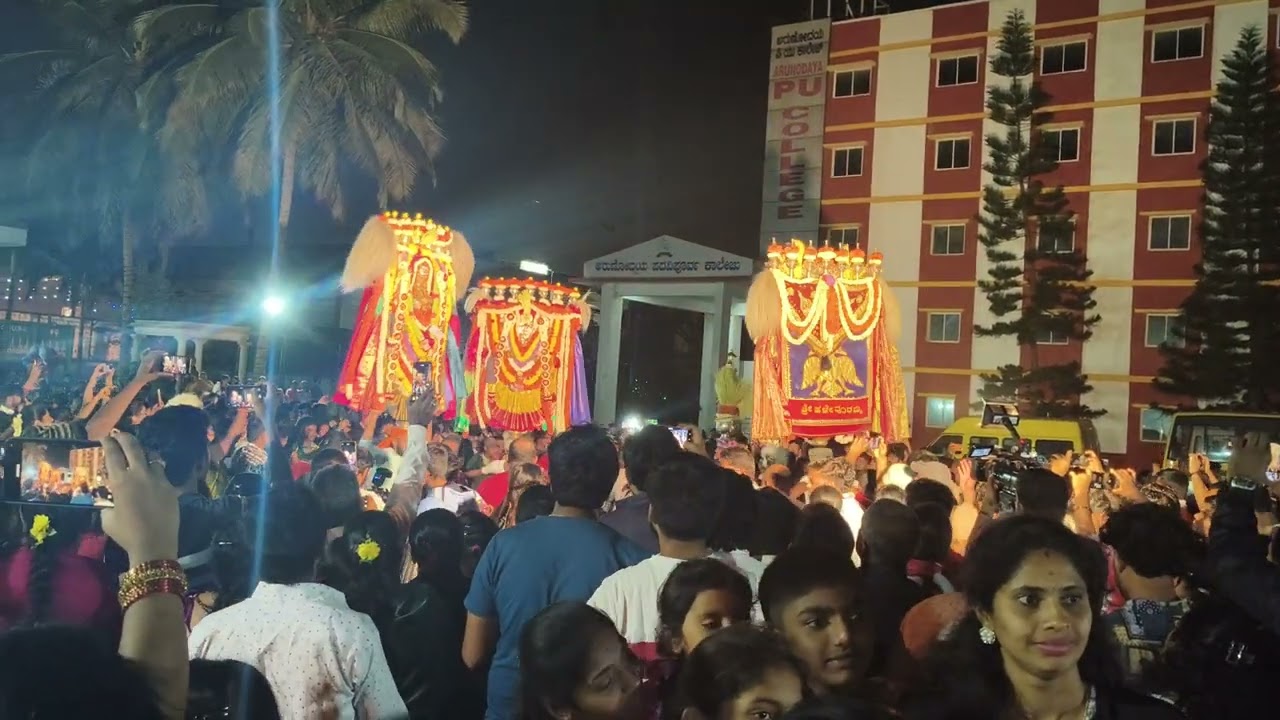 ಶ್ರೀ ಮದ್ದೇನಹಟ್ಟಿ ಅಮ್ಮ ಶ್ರೀ ಹಳೇಯೂರಮ್ಮ ದೇವಿ ಮತ್ತು ಹುರುಗಲ್ಲವಾಡಿ ಪಟ್ಟಲದಮ್ಮ ದೇವಿ ಬೆಂಗಳೂರು ಸುಂಕದಕಟ್ಟೆಯಲ್ಲಿ