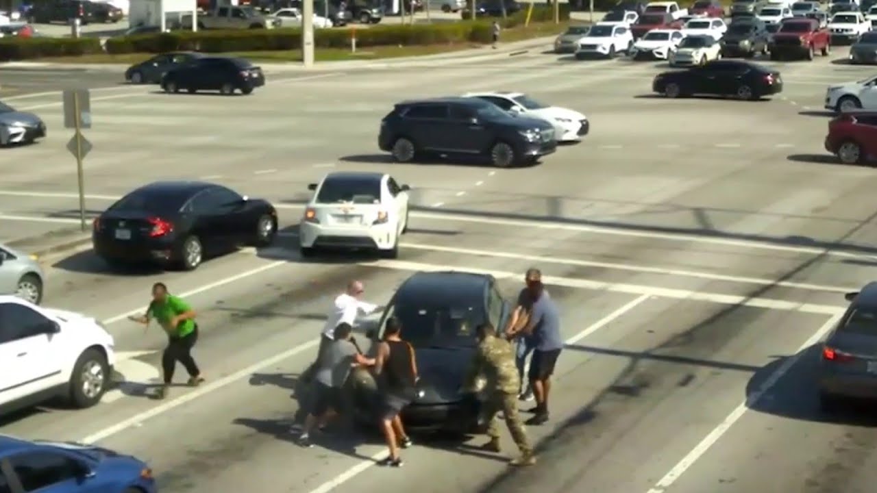 Video: Good Samaritans help driver suffering medical episode