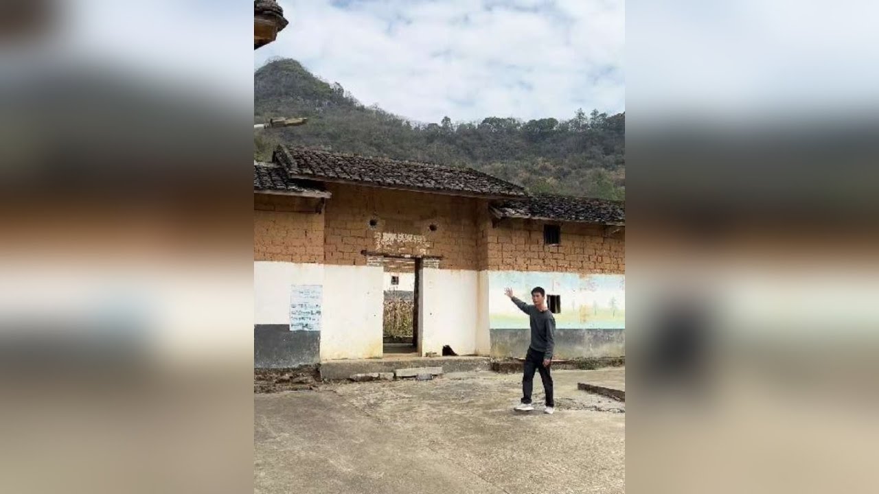 曾经人来人往的村庄，如今已是大门紧锁，时代变迁，村民都进城了