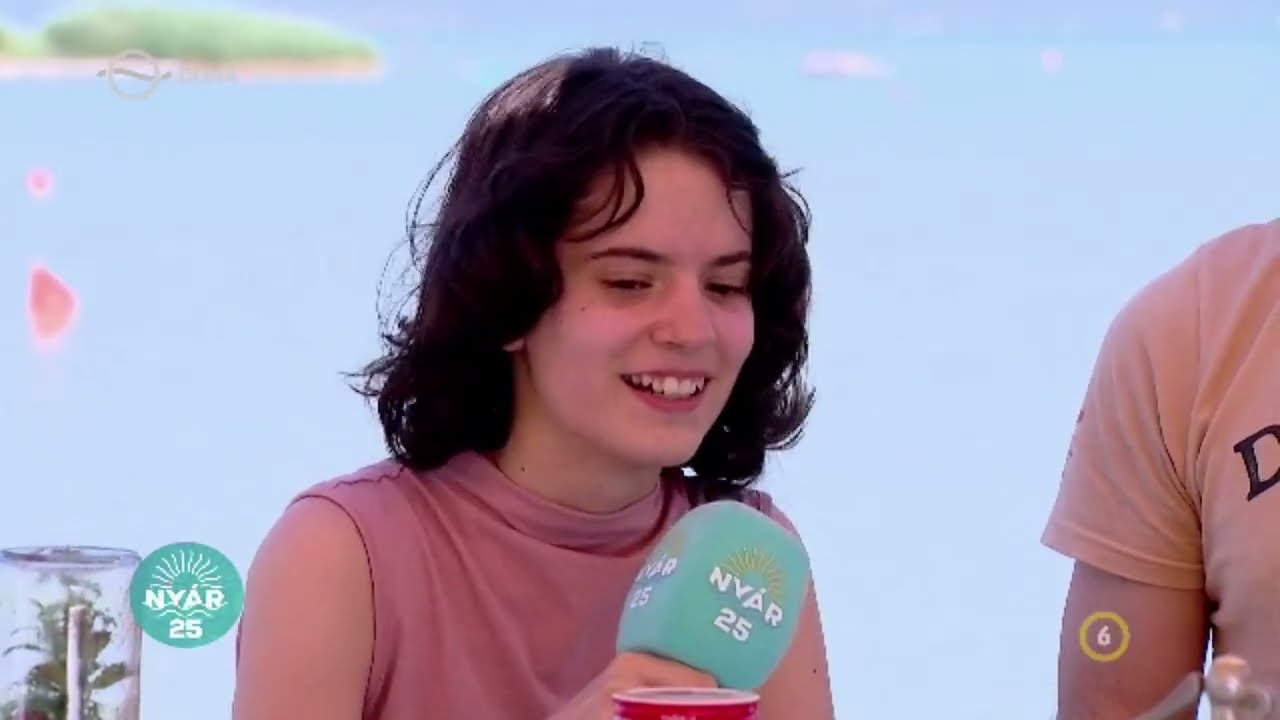 Nyár 25 - Révfülöpön most Blanka készített egy floráriumot egy régi dunsztosüvegből.