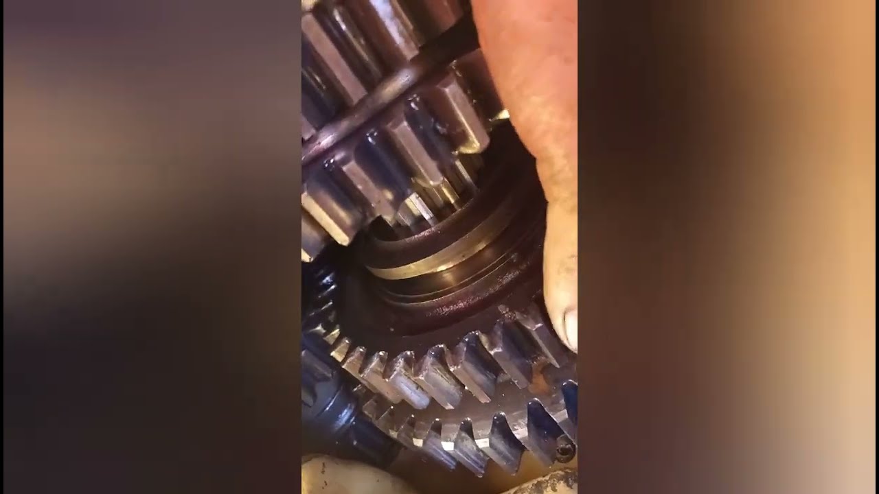 Cuidado na montagem da Caixa Marcha / Trator de Esteira Caterpillar D4E SR