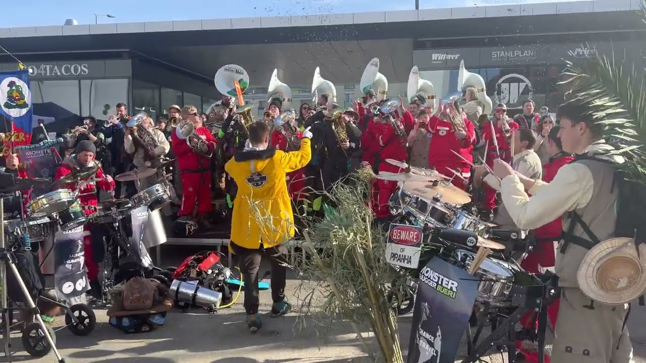 Monster-Guugger Bueri - Take on me - Mall of Switzerland 2023