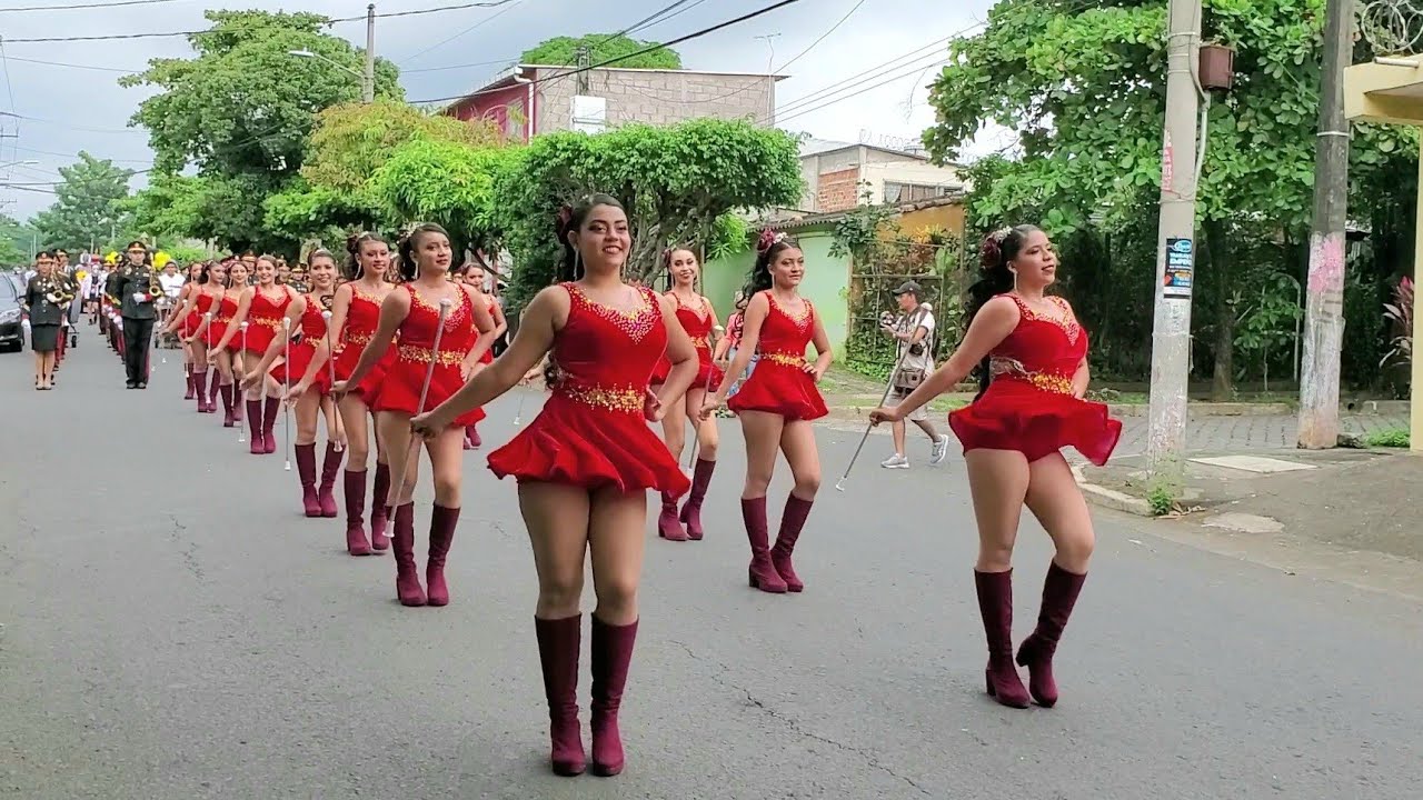 Desfile Bufo Instituto Nacional Thomas Jefferson