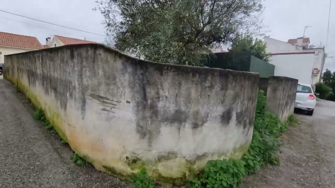 Muita casa abandonada em Portugal. 