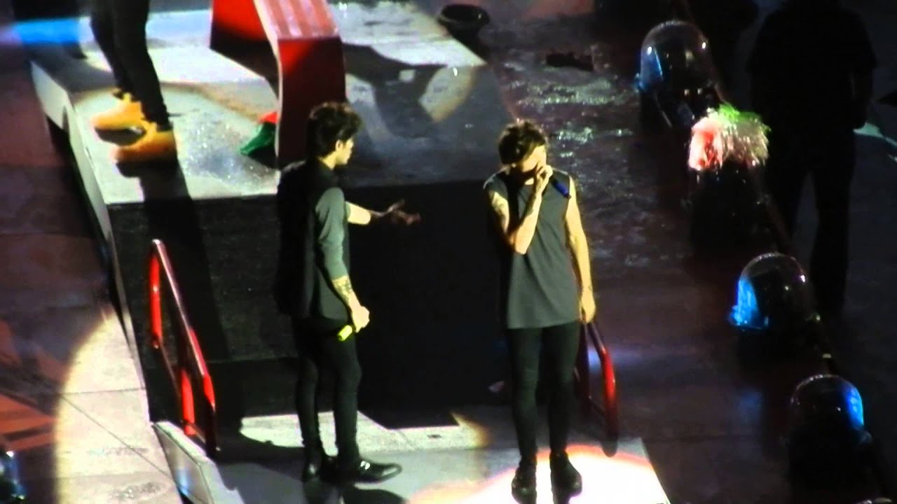 One Direction WWAT 28/6 San Siro, Milan - LWWY (look at 0:23 haha and then the whole video)