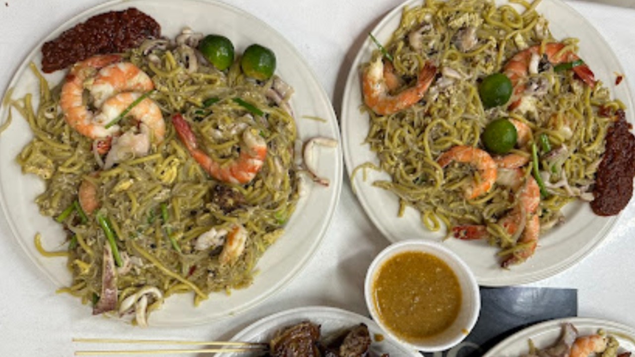 Sells 2000 plates a day! Best Hokkien Mee in Singapore