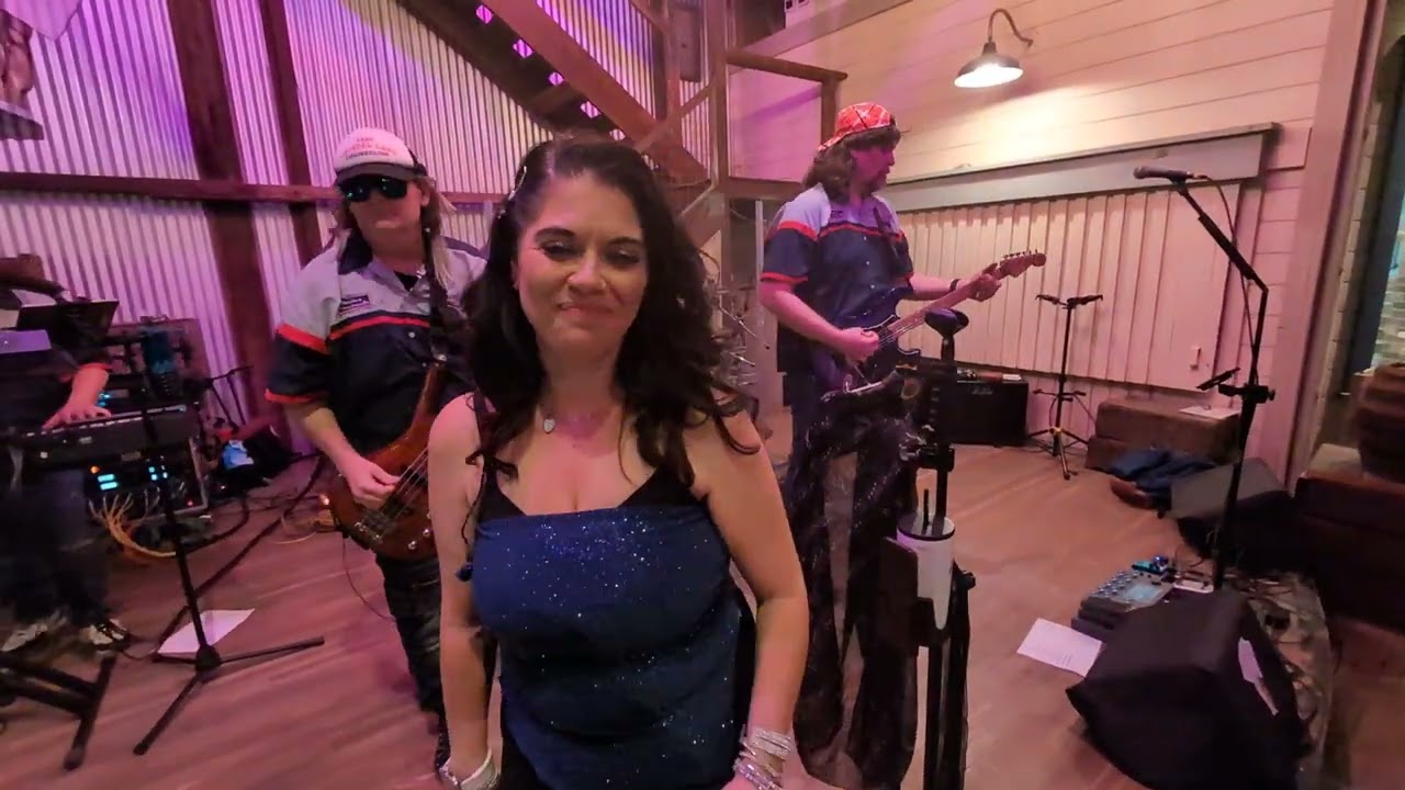 Mullet Mechanix Performs Journey's 