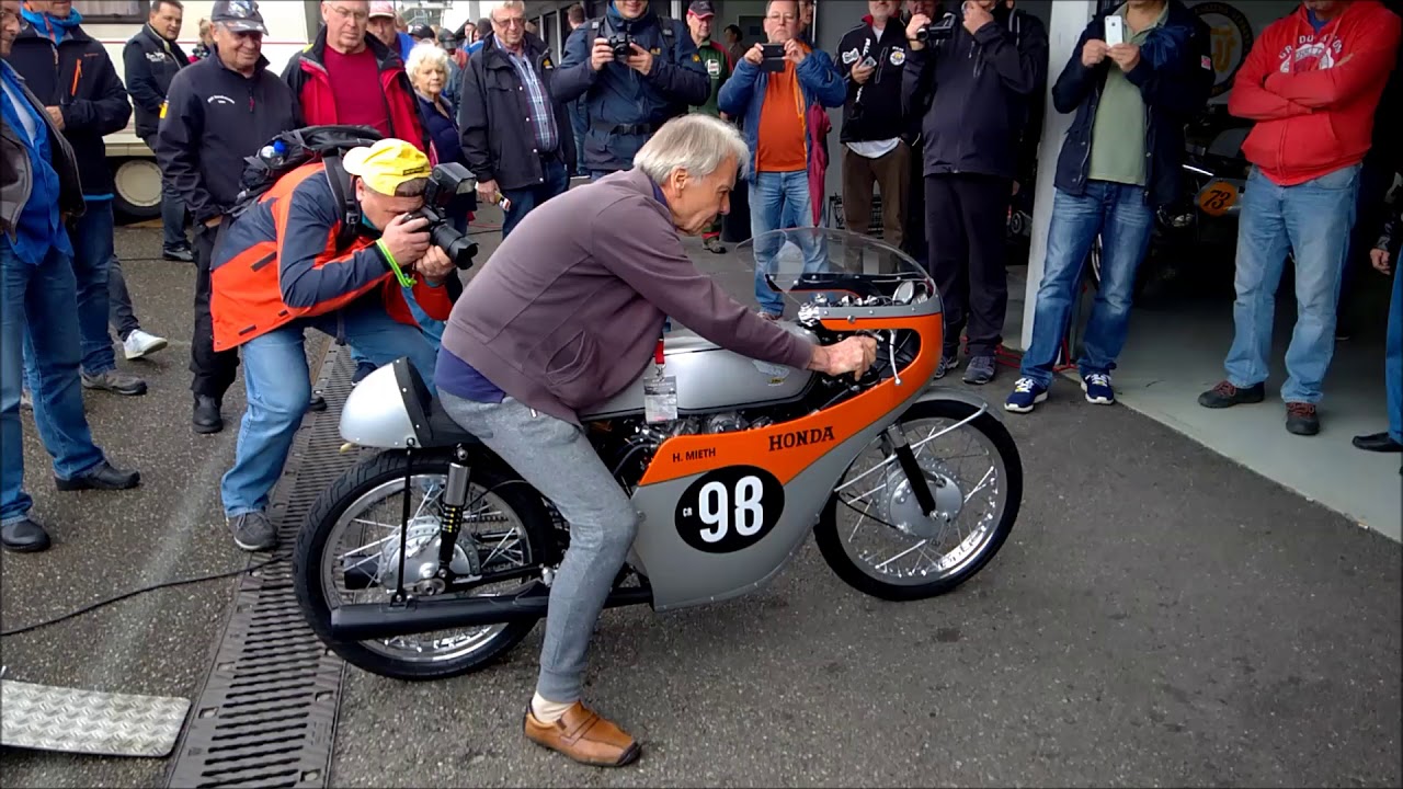 Honda CR93 Warm-up