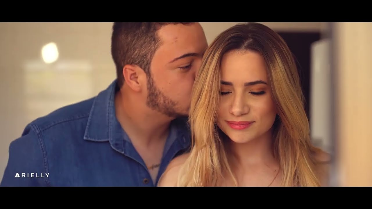 EU AMO ELE E VOCÊ - Arielly