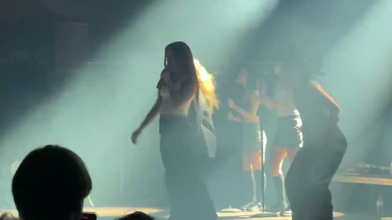 Marina Satti - ENAPO STO TRAPEZI (Live in Brussels, Belgium - POP TOO Tour)