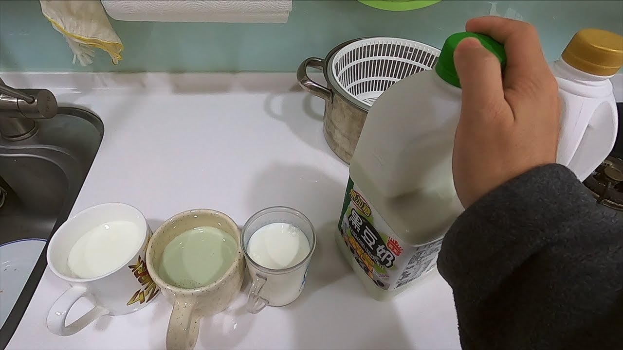 一家三口一起吃早餐｜烤箱ikea豬肉餡餅配黑豆奶+鮮奶