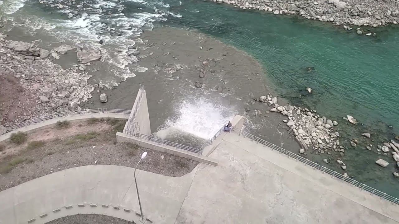 How Dam Flushes Away Tons of Silt!