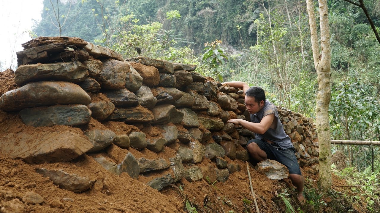 Stone Wall, cold rain & hungry! continue the hard work