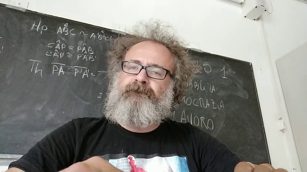Гражданство и Конституция: статья 1, Республика, Демократия, Труд, Антипопулизм