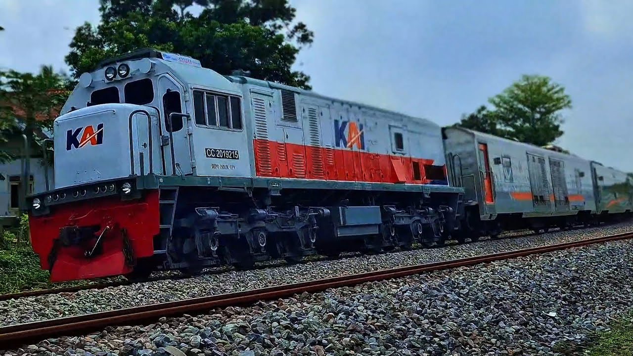 Close Up Train Hunting | Fast Trains Passing Rural Area