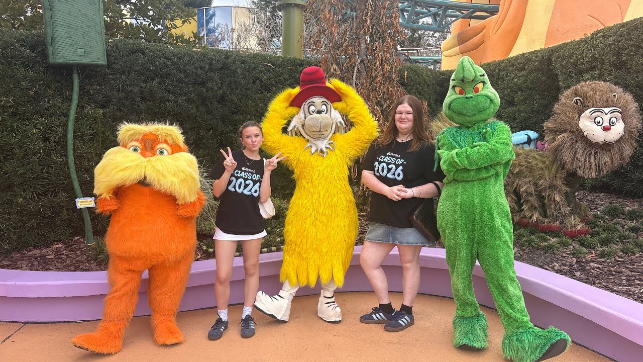 UNIVERSAL VLOG ✨ ~ WE MET THE GRINCH!!